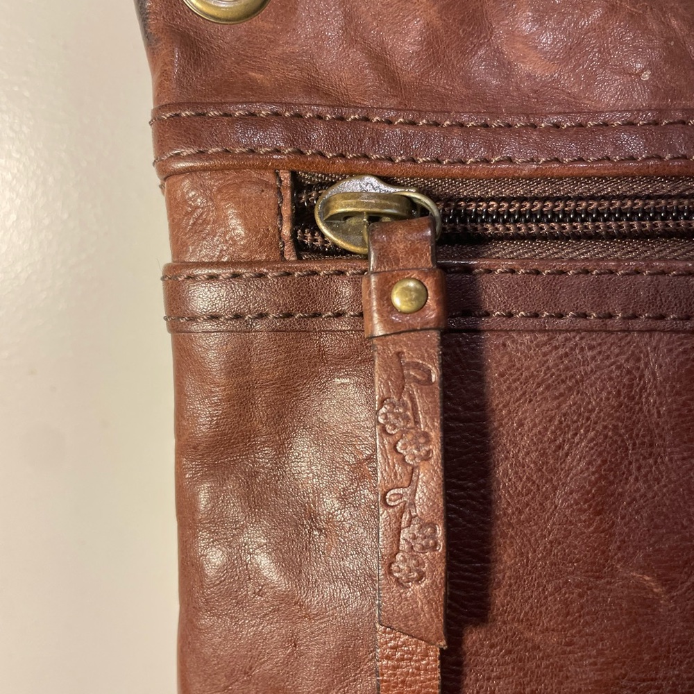 Fossil Vintage Sasha Distressed Cognac Leather Crossbody Bag - Picture 6 of 14